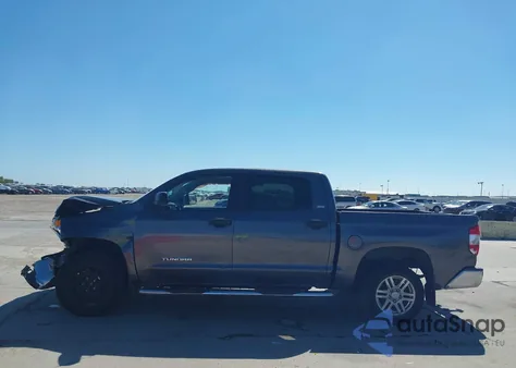 2017 Toyota Tundra Sr5 4.6L V8 из США, поврежденный, VIN 5TFEM5F14HX110060